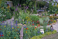Creating a Charming Cottage Garden: A Guide to Delightful Blooms and Cozy Retreats